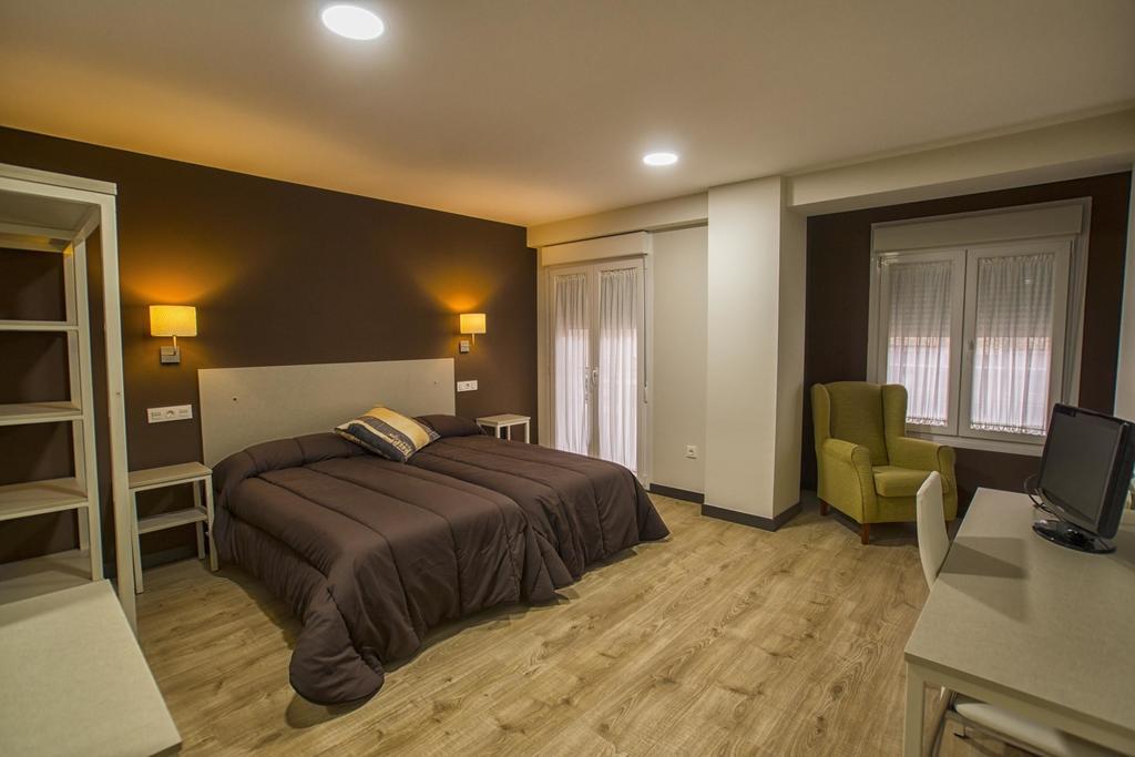 Hostal Elvira Aranda de Duero Room photo
