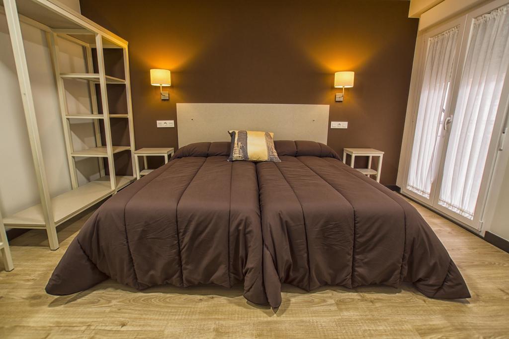 Hostal Elvira Aranda de Duero Room photo